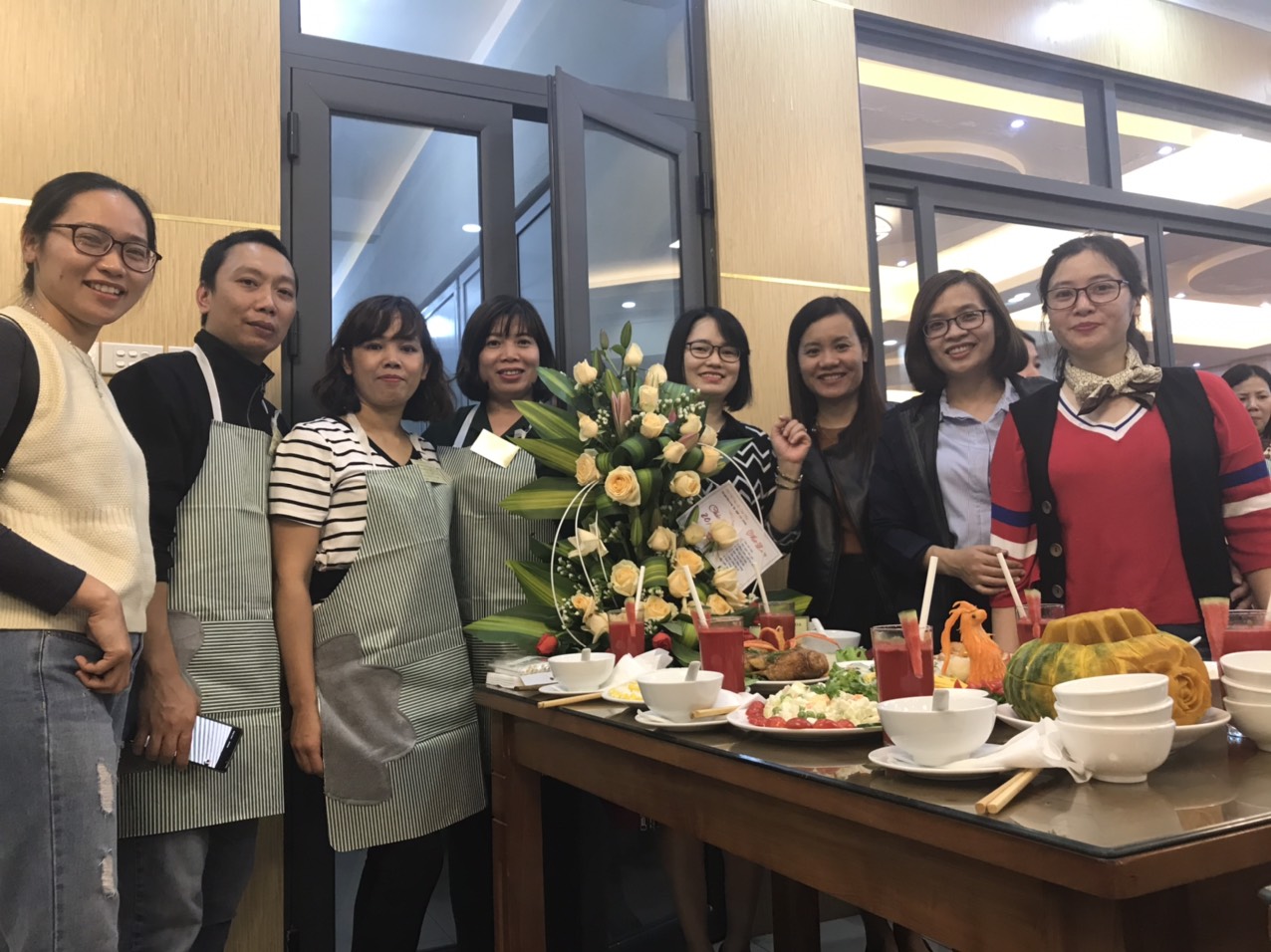 Đội tuyển liên quân Khoa công nghệ ô tô – Cơ khí đạt giải khuyến khích tại Hội thi nấu ăn và cắm hoa chào mừng Ngày thành lập Hội Liên hiệp Phụ nữ Việt Nam 20/10
