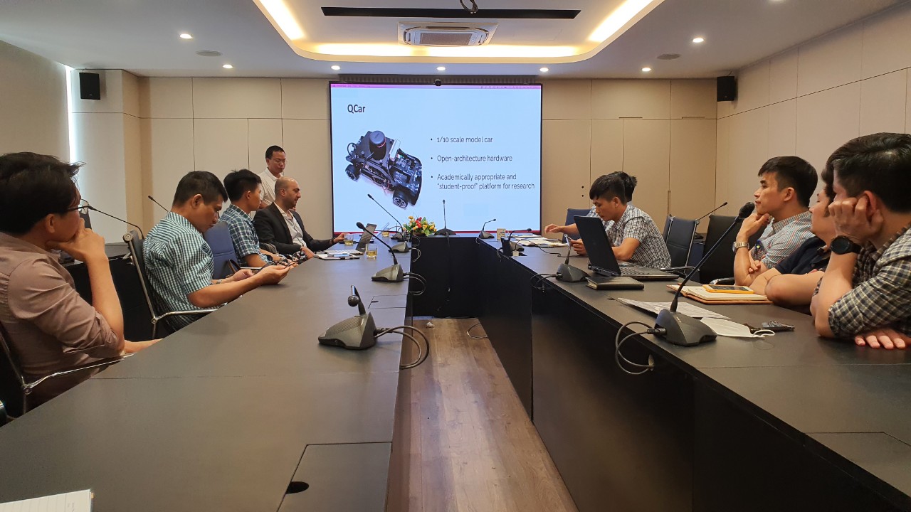 Hội thảo chuyên ngành về: Sensor-rich autonomous vehicle for self-driving applications và Active Suspension Experiment for Matlab/Simulink User