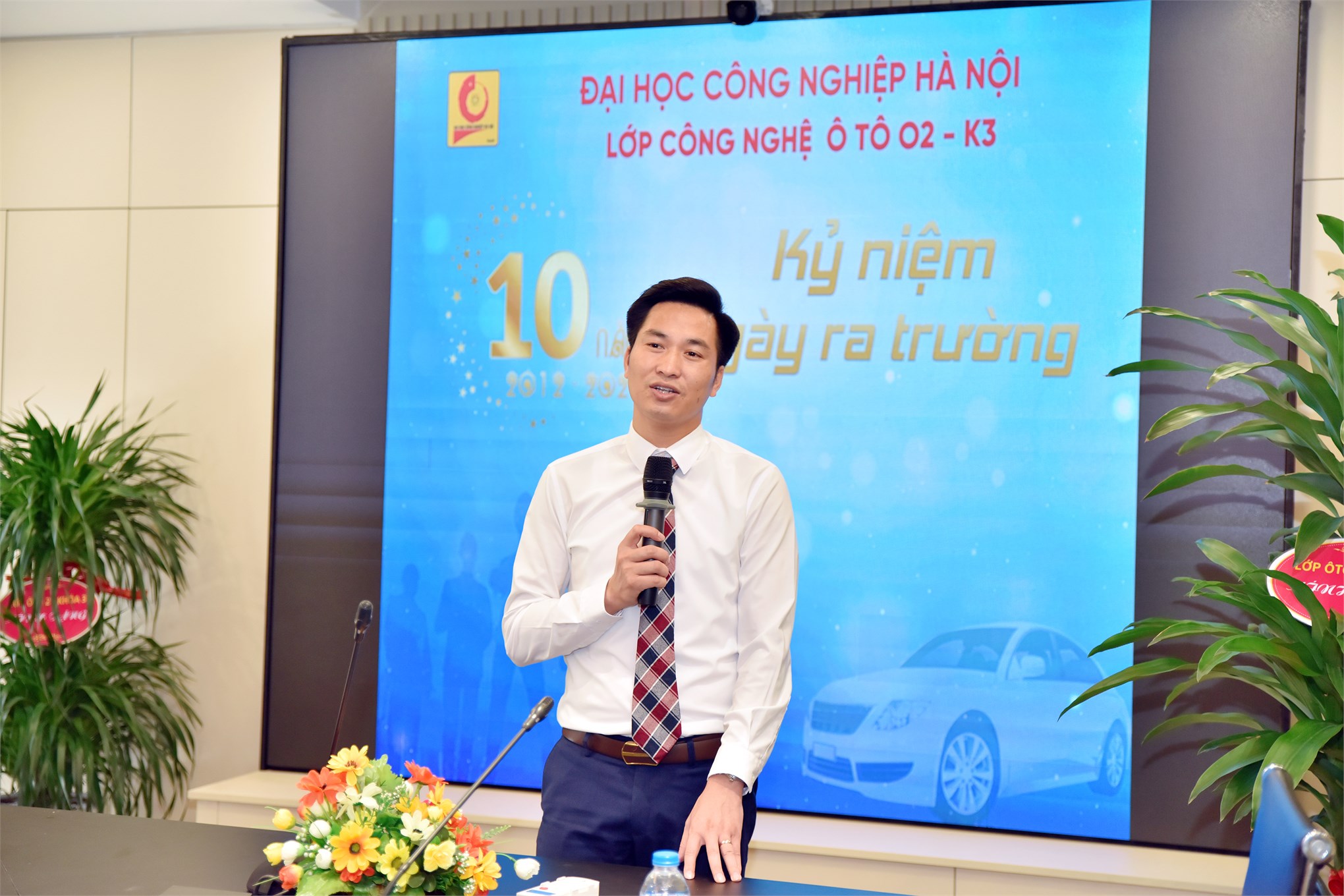 Xúc động 10 năm ngày trở về của tập thể cựu sinh viên lớp ĐH O2 K2 Khoa Công nghệ ô tô