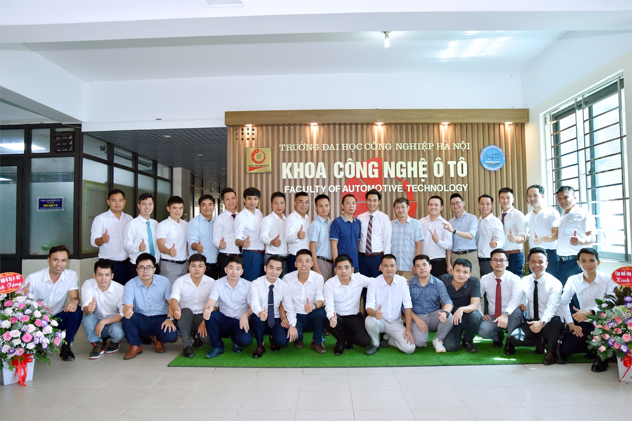 Xúc động 10 năm ngày trở về của tập thể cựu sinh viên lớp ĐH O2 K2 Khoa Công nghệ ô tô