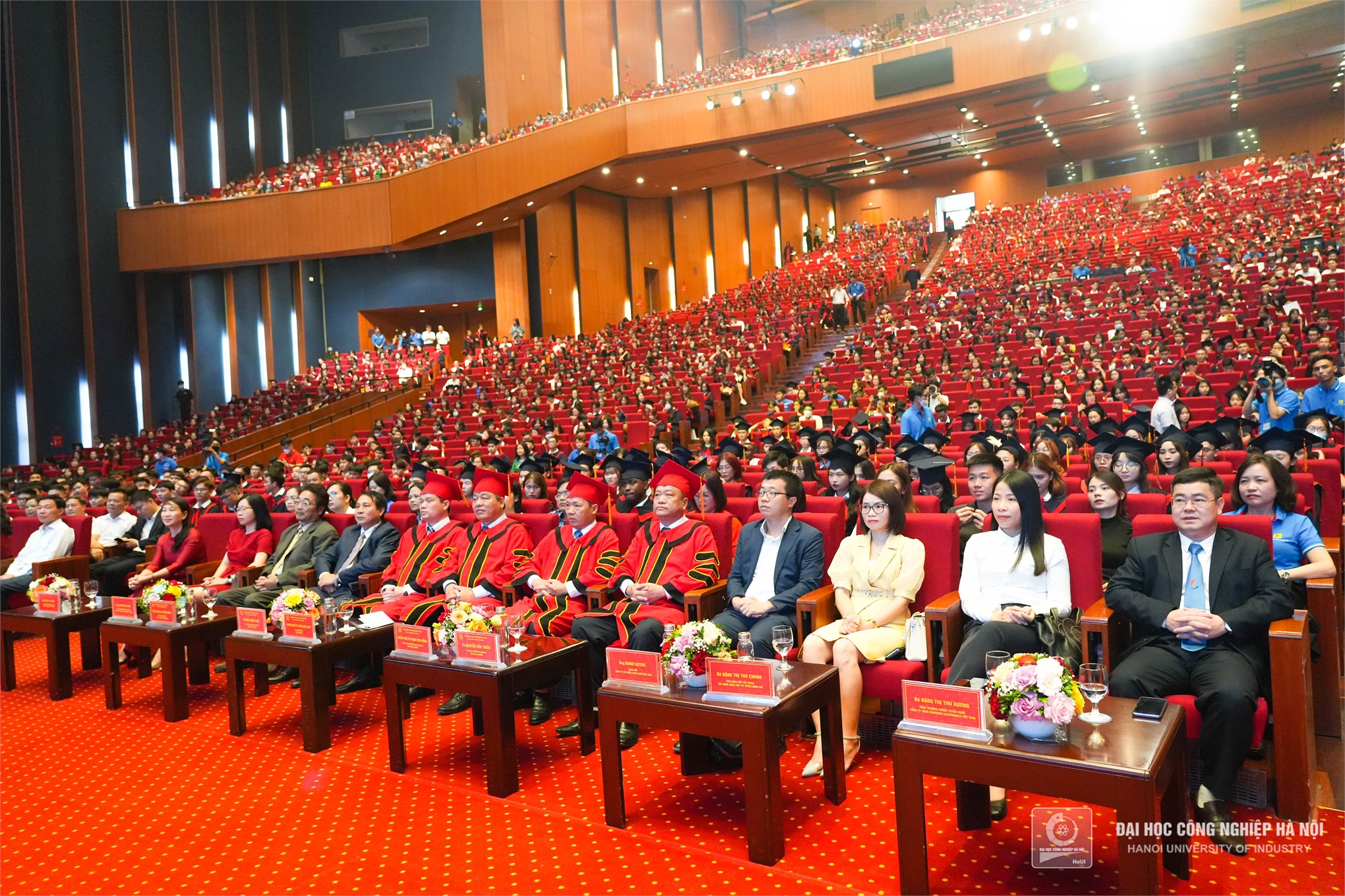 Lễ bế giảng và trao bằng tốt nghiệp năm 2022 Trường Đại học Công nghiệp Hà Nội
