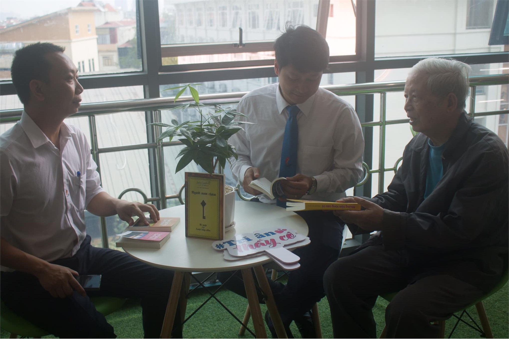 Tri ân Gặp mặt cựu giáo chức Khoa Công nghệ ô tô trước thềm ngày nhà giáo Việt Nam 20-11