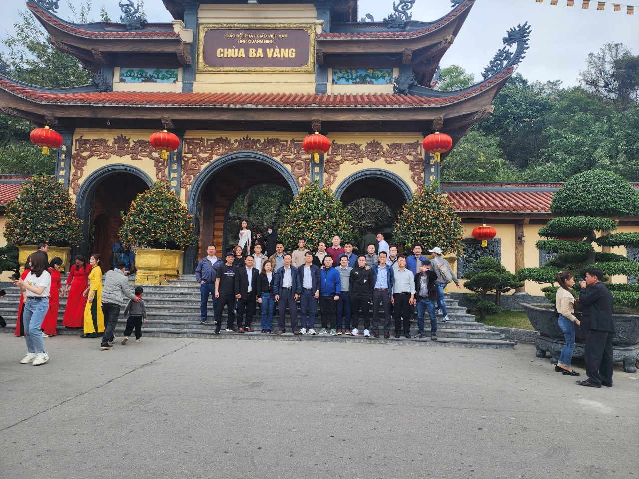 Công đoàn Khoa Công nghệ ô tô tổ chức chuyến đi tìm hiểu truyền thống văn Hóa Việt Nam xuân 2023
