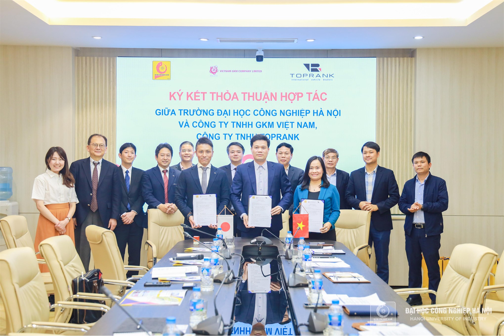 Thỏa thuận hợp tác giữa Trường Đại học Công nghiệp Hà Nội Công ty GKM Việt Nam và Công ty Toprank