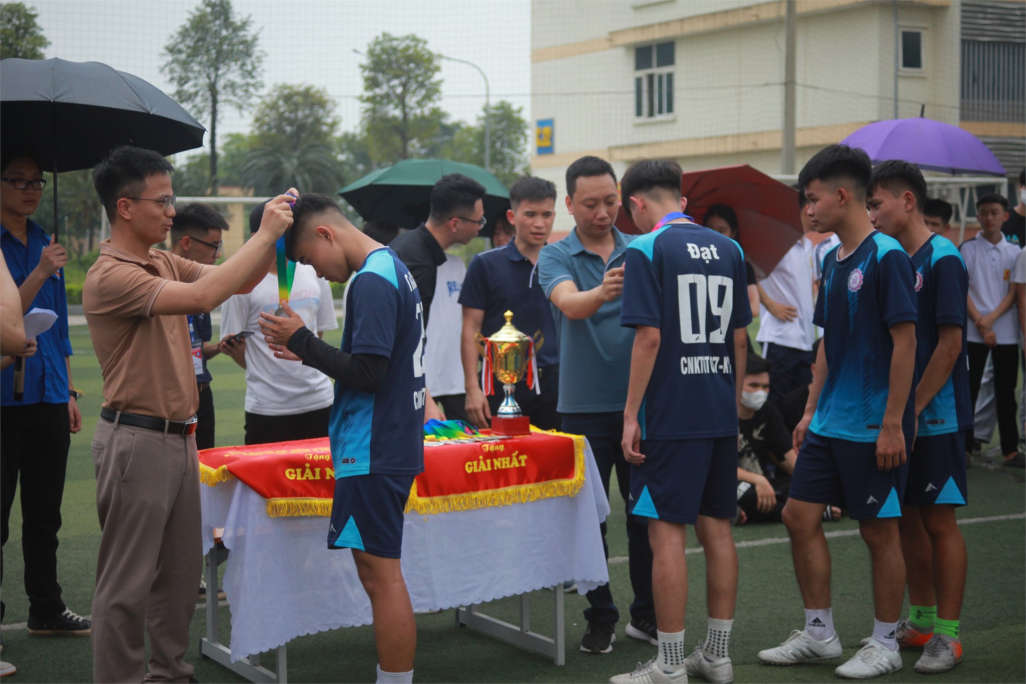 Kịch tính trận Chung kết bóng đá nam FAT Cup 2023 và tưng bừng hội thao Khoa Ô TÔ – Kế toán tại Cơ sở 3 Hà Nam