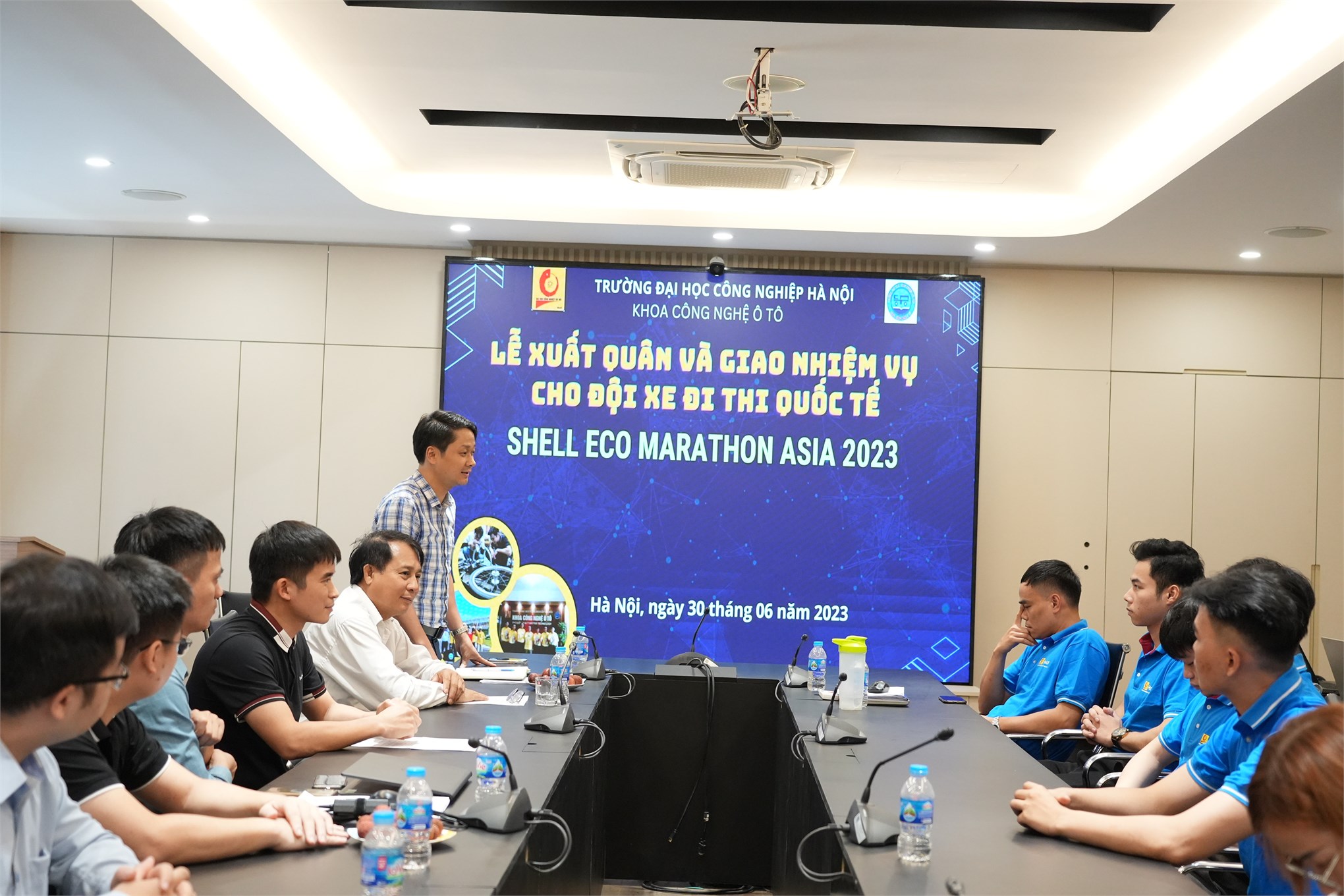 Lễ xuất quân và giao nhiệm vụ cho đội xe đi thi quốc tế Shell Eco Marathong Asia 2023