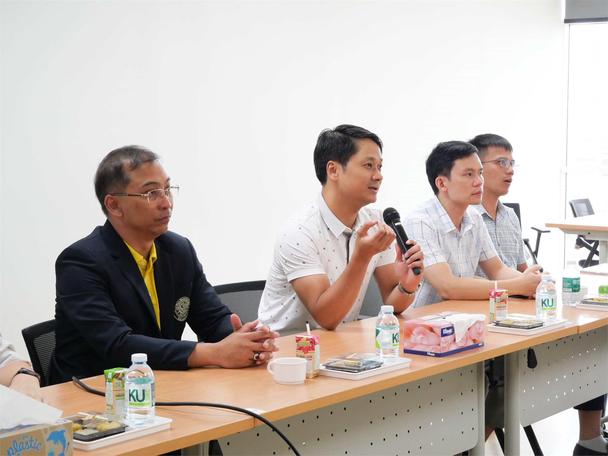 Khoa Công nghệ Ô tô thăm quan và làm việc với Đại Học Kasetsart Thái Lan