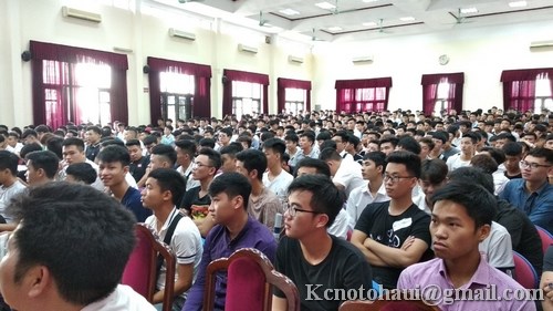 Khoa Công nghệ ô tô tổ chức buổi cố vấn học tập cho sinh viên hệ đại học Khóa 10