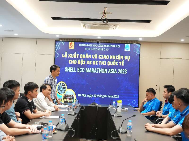 Lễ xuất quân và giao nhiệm vụ cho đội xe đi thi quốc tế Shell Eco Marathong Asia 2023